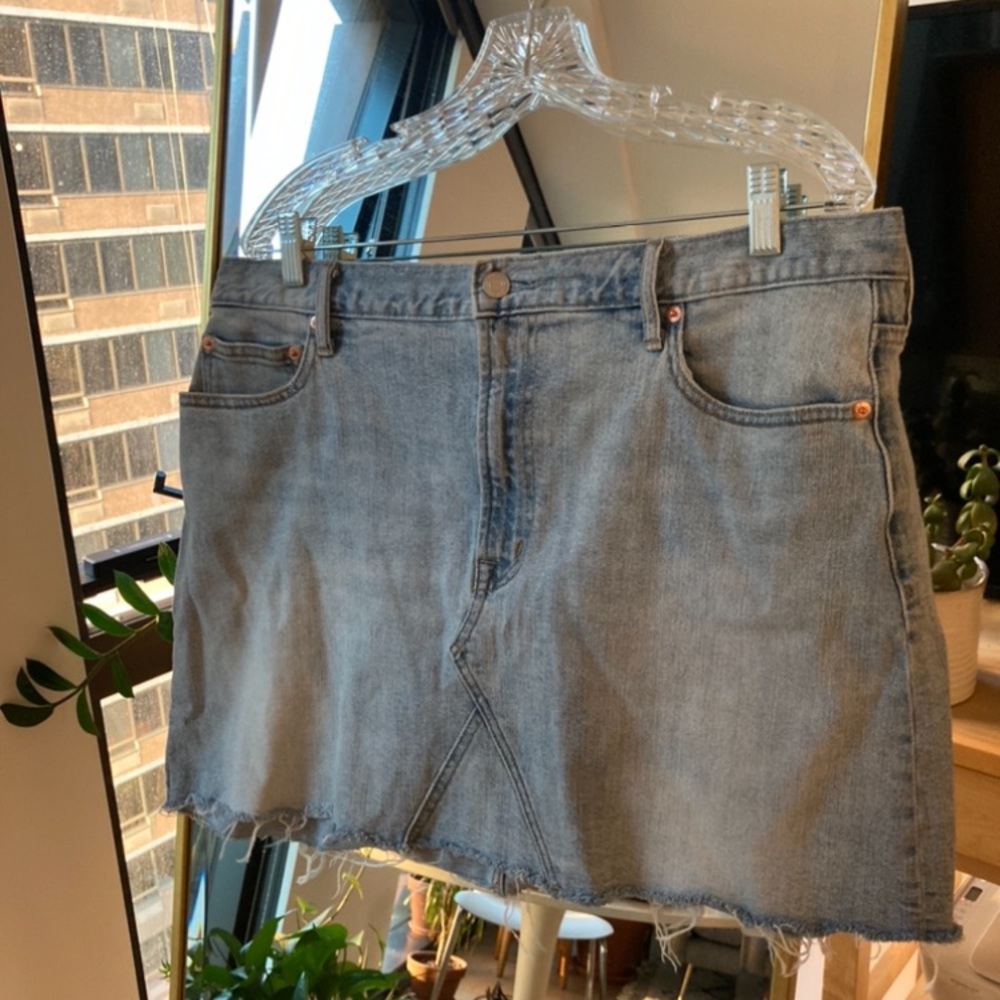 Gap Regular Rise Denim Skirt in Size 33